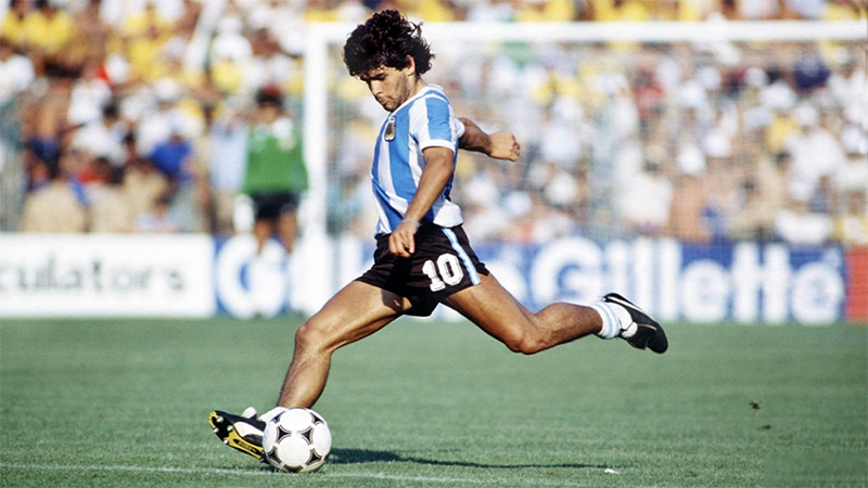 Bán thắng thế kỷ của Diego Maradona